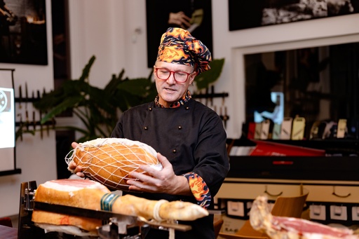 [10023] Svetovanje pri izbiri pršuta (15-30min)