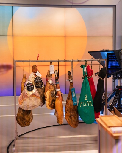 [10022] Osebna kolekcija pršutov - Svetovanje - Oblikovanje nabora pršutov za privatno zbirko (klet)